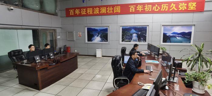 2、梯調(diào)中心中控室(楊柳 攝) 2、梯調(diào)中心中控室(楊柳 攝)