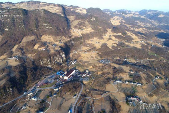 8、火燒坪鄉(xiāng)地貌航拍(郭寒 攝) 8、火燒坪鄉(xiāng)地貌航拍(郭寒 攝)