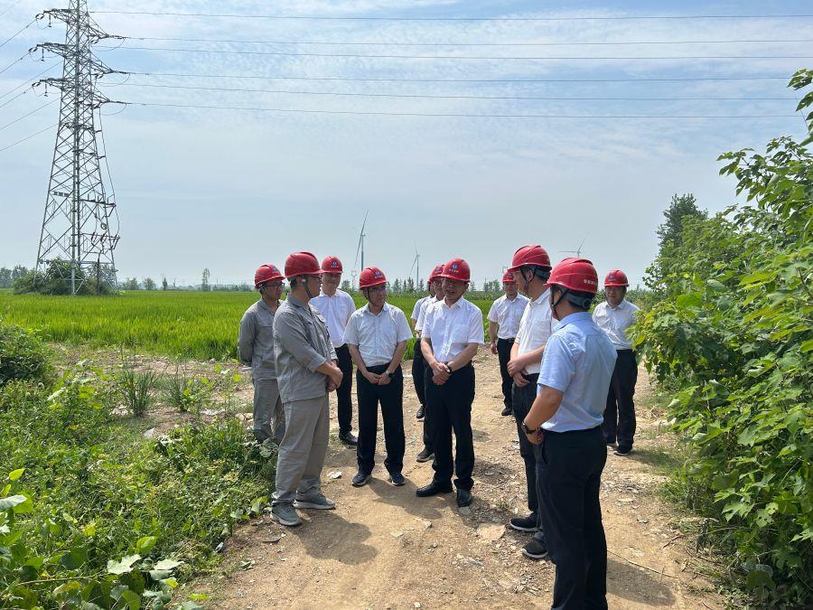調(diào)研風(fēng)機(jī)現(xiàn)場（新能源公司供稿）